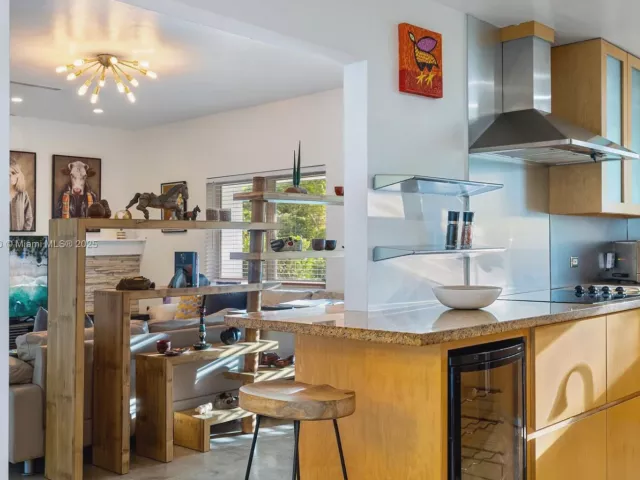 Продажа дома по адресу 11403 NE 8th Ave - фото 6538548