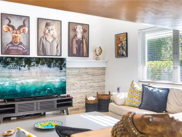 Продажа дома по адресу 11403 NE 8th Ave - фото 6538553