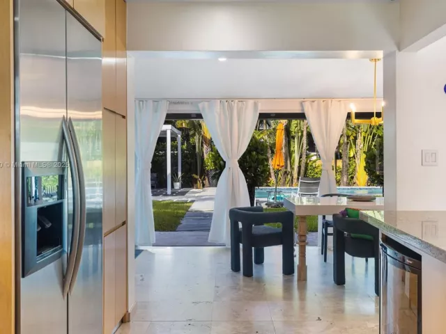 Продажа дома по адресу 11403 NE 8th Ave - фото 6538545