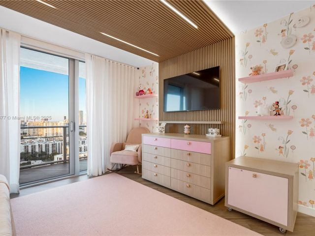 Продажа квартиры #5-2403 - фото 6559817