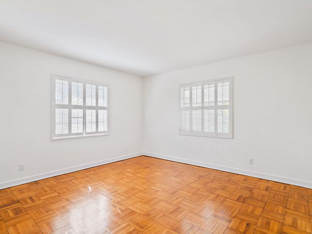 Дом в аренду по адресу 210 Russlyn Drive - фото 6539630