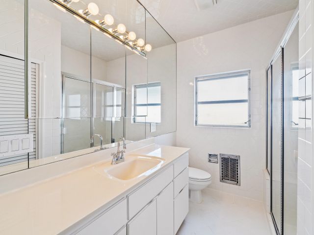 Дом в аренду по адресу 210 Russlyn Drive - фото 6539632