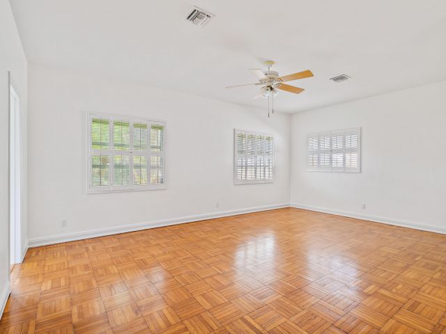 Дом в аренду по адресу 210 Russlyn Drive - фото 6539639