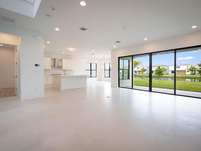 Дом в аренду по адресу 17062 Watersprite Lakes Road - фото 6542573