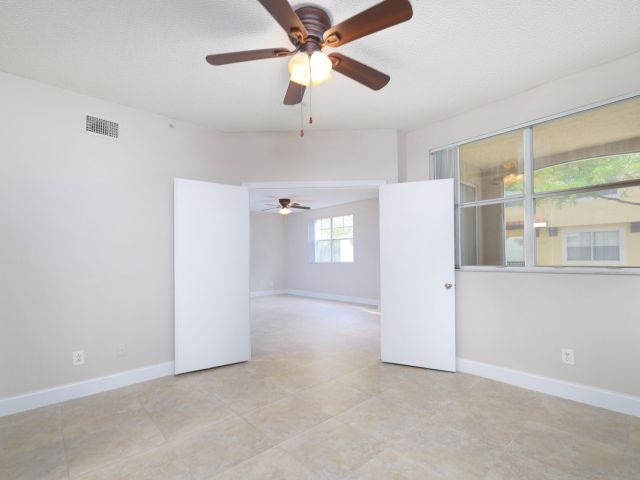 Дом в аренду по адресу 20889 Saint Andrews Boulevard - фото 6546167