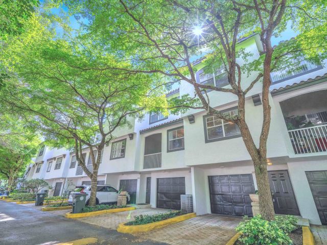 Дом в аренду по адресу 20889 Saint Andrews Boulevard - фото 6546171