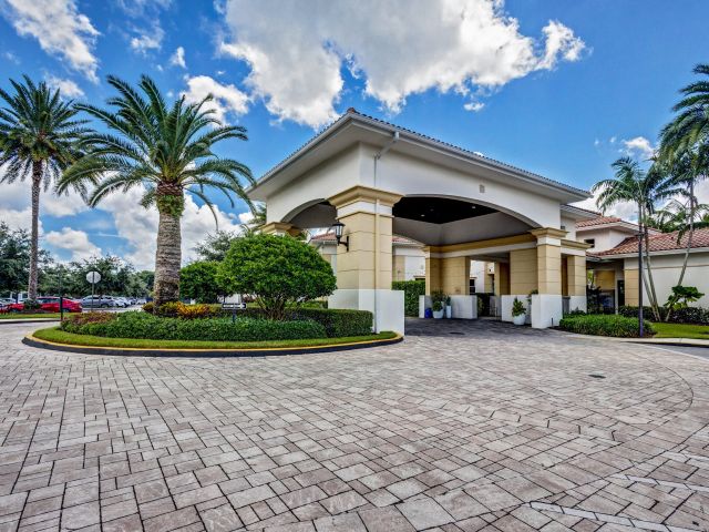 Продажа дома по адресу 7740 Blue Heron Way - фото 6538916