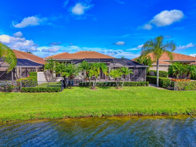 Продажа дома по адресу 7740 Blue Heron Way - фото 6538917