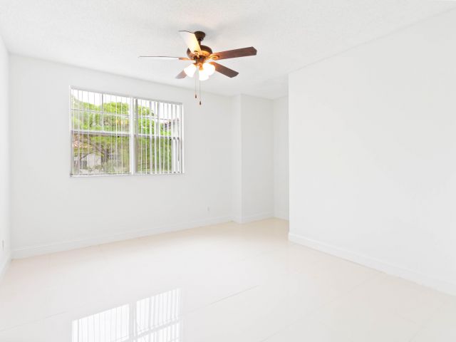 Дом в аренду по адресу 20889 Saint Andrews Boulevard - фото 6541805