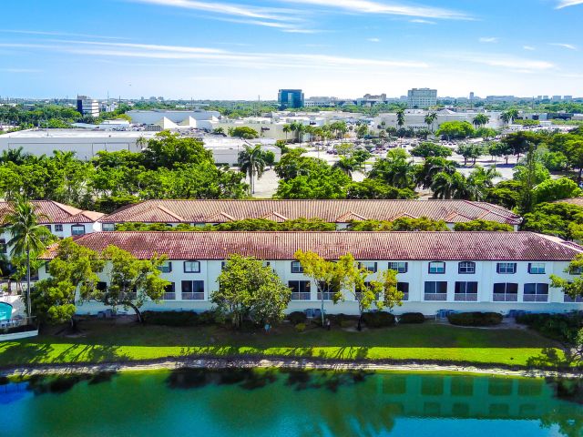 Дом в аренду по адресу 20889 Saint Andrews Boulevard - фото 6541813