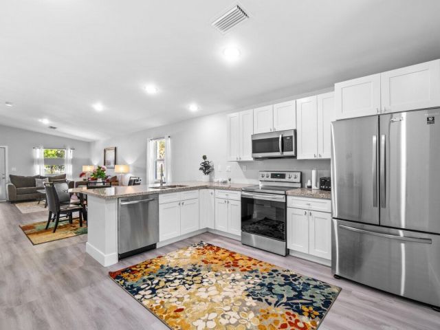 Продажа дома по адресу 408 SW 4th Street - фото 6541437