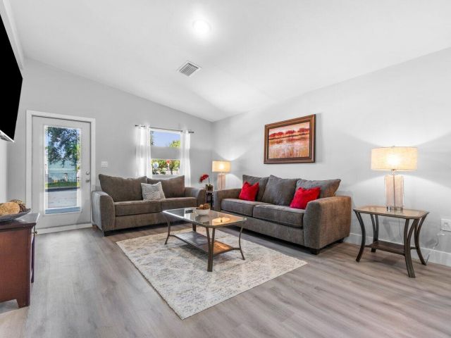 Продажа дома по адресу 408 SW 4th Street - фото 6541440