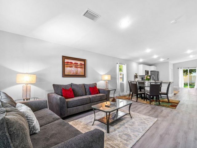 Продажа дома по адресу 408 SW 4th Street - фото 6541441