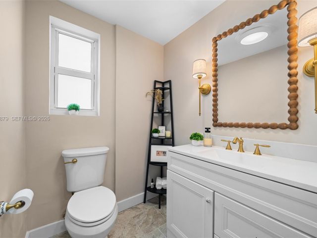 Продажа дома по адресу 642 86th St - фото 6553479