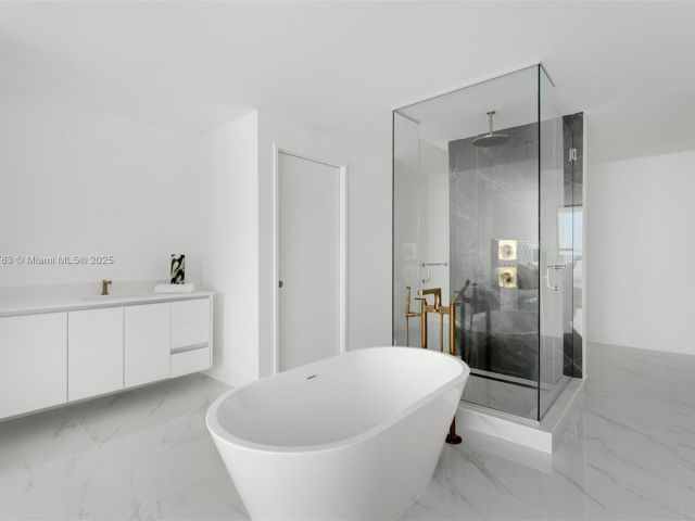 Продажа квартиры #4702 - фото 6604354