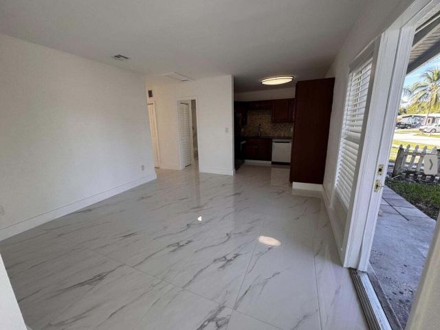 Дом в аренду по адресу 4051 NE 15 Terrace - фото 6548630