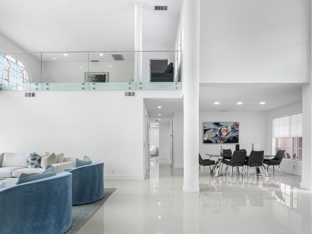 Продажа дома по адресу 2197 NW 59th Street - фото 6546177