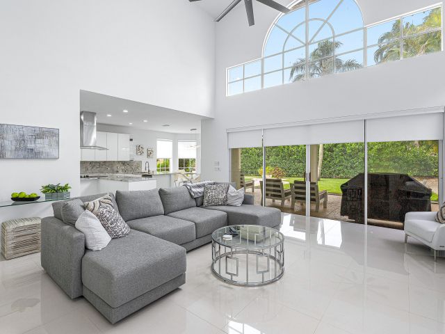 Продажа дома по адресу 2197 NW 59th Street - фото 6546179