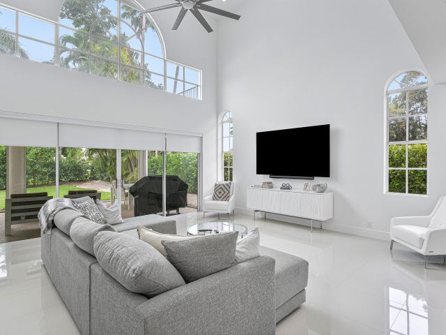 Продажа дома по адресу 2197 NW 59th Street - фото 6546180