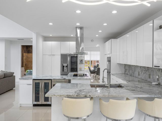 Продажа дома по адресу 2197 NW 59th Street - фото 6546183