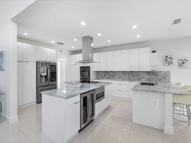 Продажа дома по адресу 2197 NW 59th Street - фото 6546184