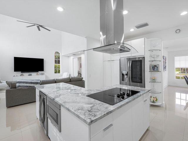 Продажа дома по адресу 2197 NW 59th Street - фото 6546185