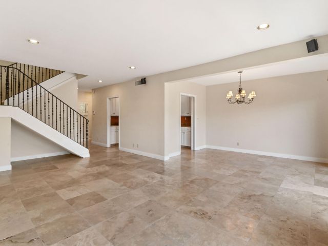 Дом в аренду по адресу 800 Andrews 3 Avenue 3 - фото 6545468