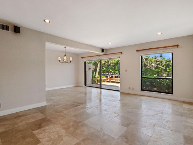 Дом в аренду по адресу 800 Andrews 3 Avenue 3 - фото 6545469