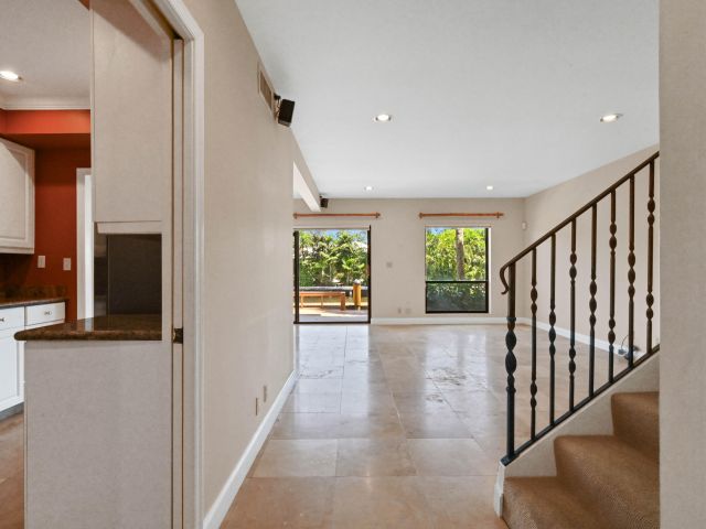 Дом в аренду по адресу 800 Andrews 3 Avenue 3 - фото 6545471