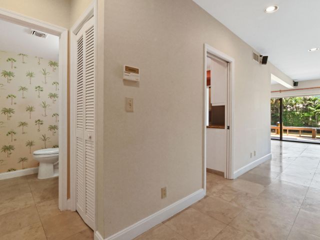 Дом в аренду по адресу 800 Andrews 3 Avenue 3 - фото 6545473