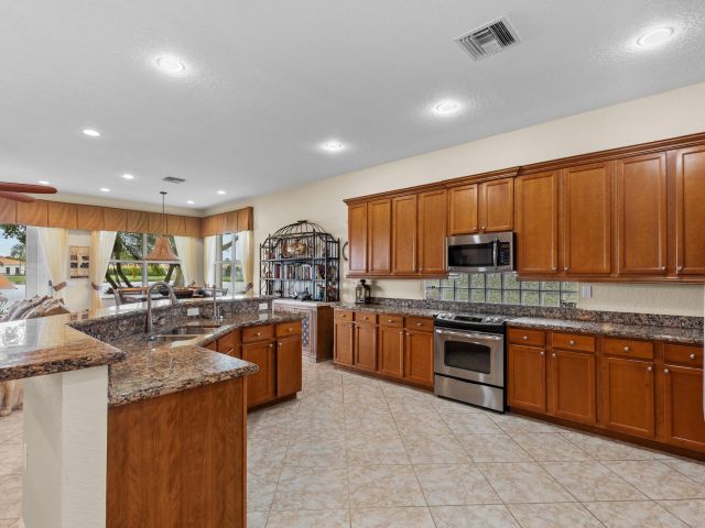 Продажа дома по адресу 9513 Isles Cay Drive - фото 6548218