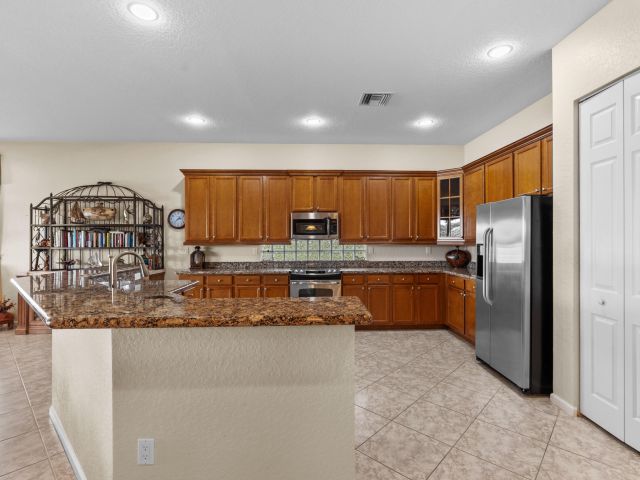 Продажа дома по адресу 9513 Isles Cay Drive - фото 6548219