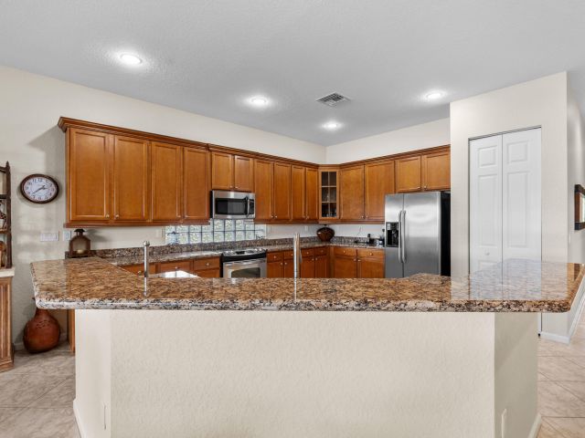 Продажа дома по адресу 9513 Isles Cay Drive - фото 6548220