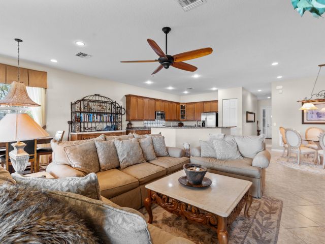 Продажа дома по адресу 9513 Isles Cay Drive - фото 6548226