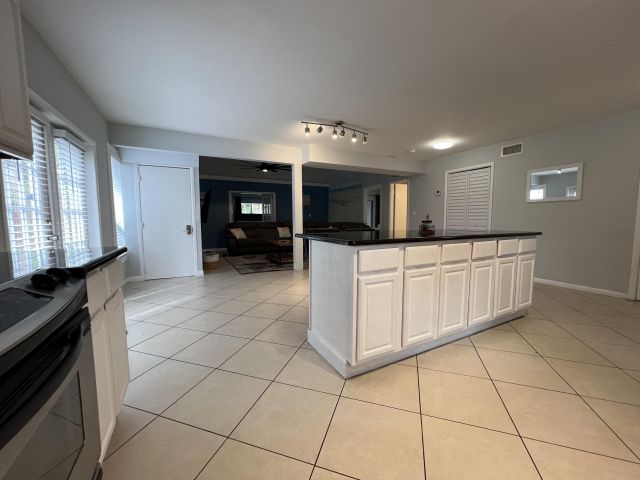 Дом в аренду по адресу 2417 Sundy Avenue - фото 6547793