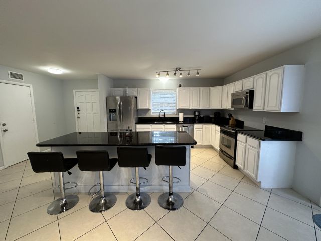 Дом в аренду по адресу 2417 Sundy Avenue - фото 6547797