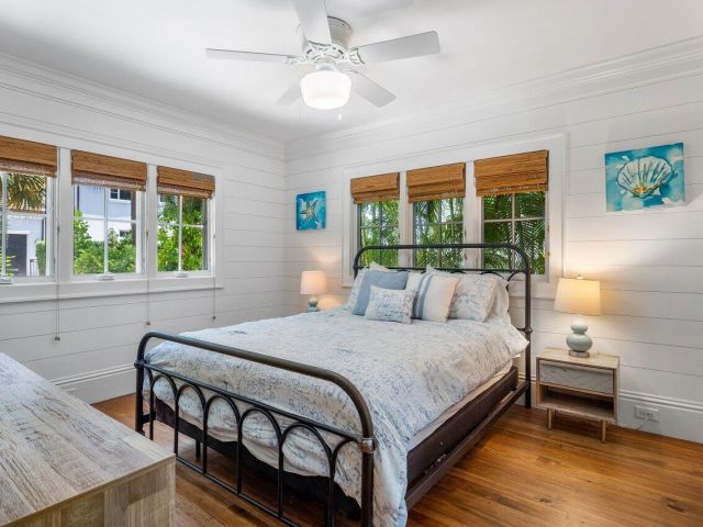 Дом в аренду по адресу 918 NE 5th Street - фото 6547111