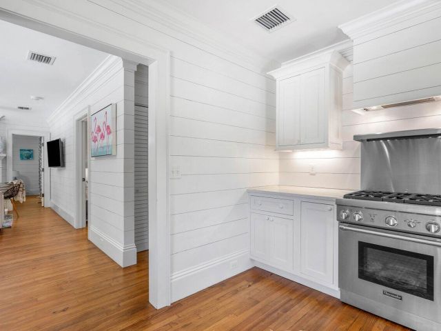 Дом в аренду по адресу 918 NE 5th Street - фото 6547119