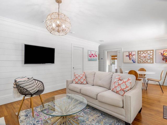 Дом в аренду по адресу 918 NE 5th Street - фото 6547124