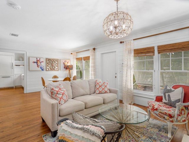 Дом в аренду по адресу 918 NE 5th Street - фото 6547125