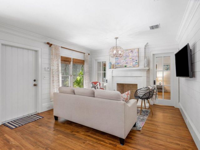 Дом в аренду по адресу 918 NE 5th Street - фото 6547126