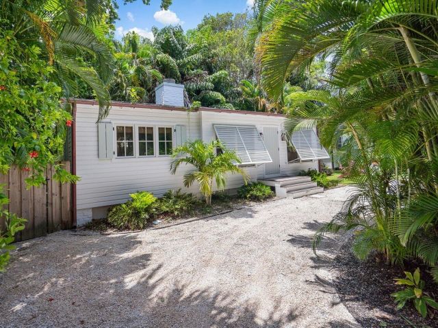 Дом в аренду по адресу 918 NE 5th Street - фото 6547128