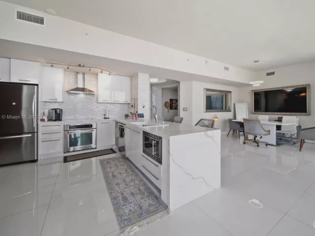 Продажа квартиры #4608 - фото 6552343