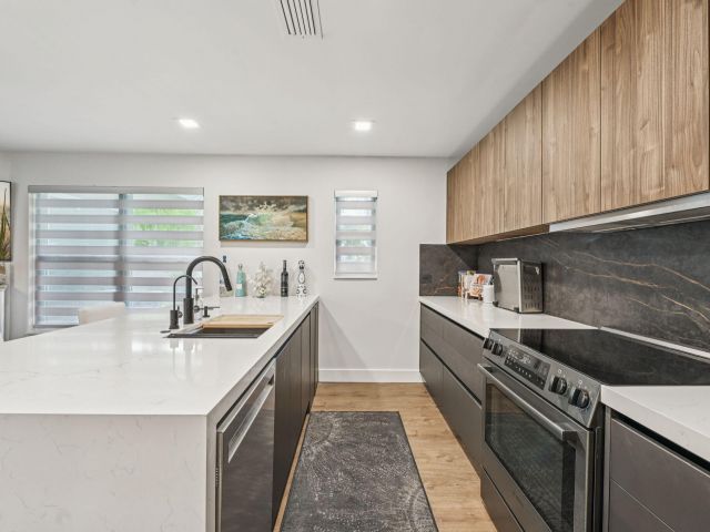 Продажа дома по адресу 660 Forsyth Street 7 - фото 6593972