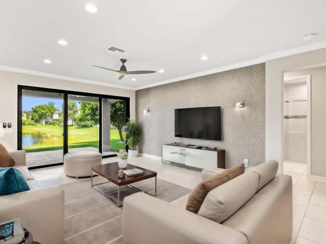 Дом в аренду по адресу 14174 Paverstone Terrace - фото 6615082