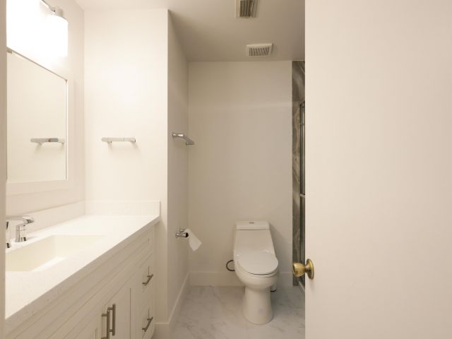 Продажа дома по адресу 13741 SW 160th Terrace - фото 6818673