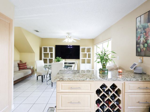 Продажа дома по адресу 13741 SW 160th Terrace - фото 6818676