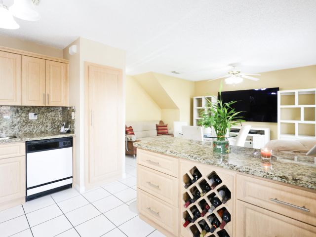 Продажа дома по адресу 13741 SW 160th Terrace - фото 6818677