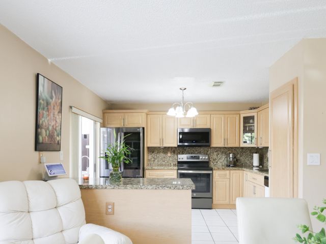 Продажа дома по адресу 13741 SW 160th Terrace - фото 6818680