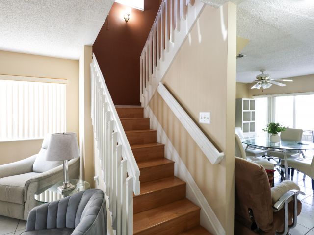 Продажа дома по адресу 13741 SW 160th Terrace - фото 6818682